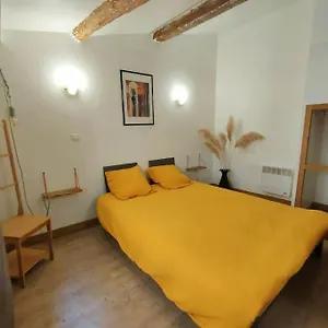 https://maison-de-ville-au-coeur-du-centre-historique-parking-gratuit.fr-provencehotel.com