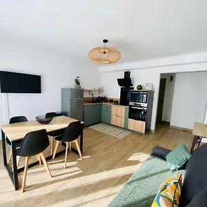 https://petit-cocon-sanary-sur-mer.fr-provencehotel.com